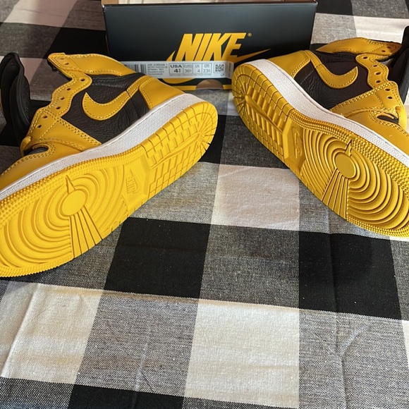 BRAND NEW air Jordan 1 retro high - Picture 2 of 3